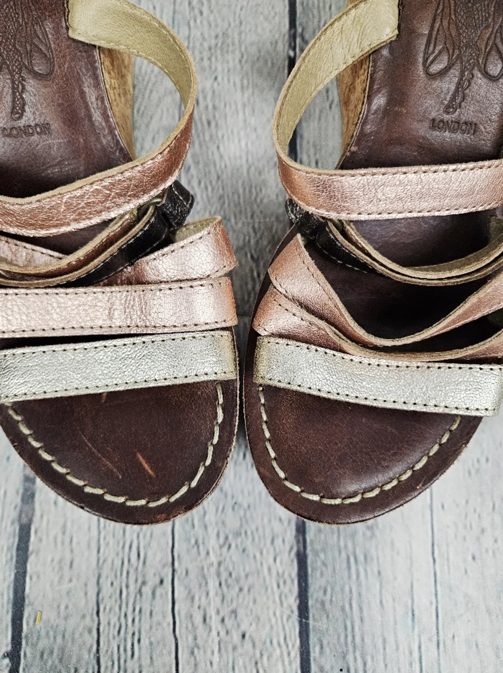 FLY LONDON | Idra strappy metallic leather platform wedge sandals - Picture 5 of 11